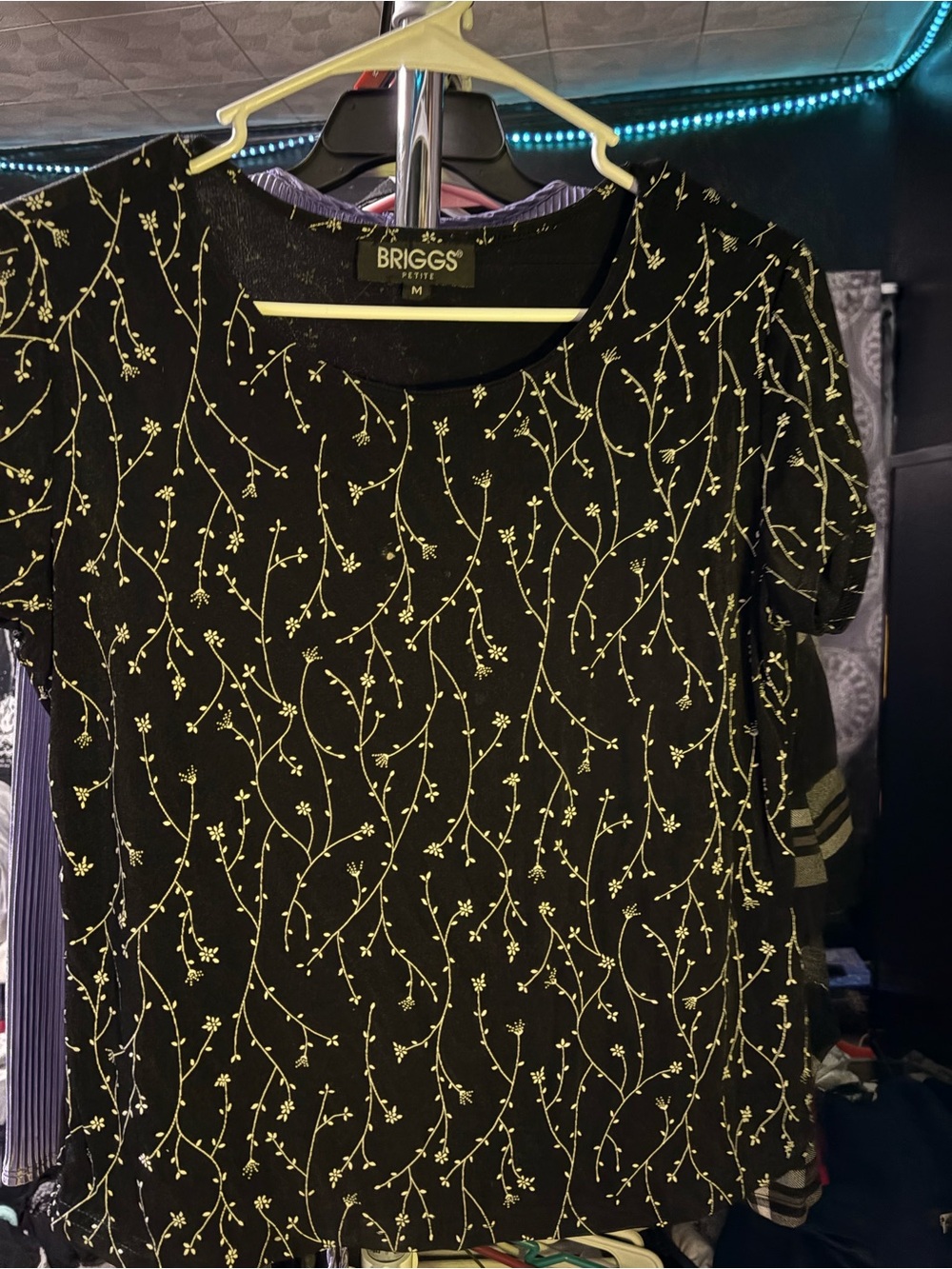 Briggs New York Black Short Sleeve Top with Cream Floral Vines